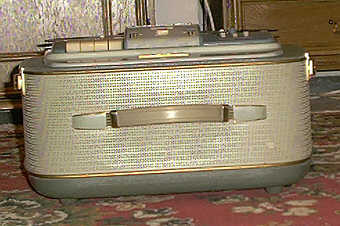 Grundig - Tonbandgerät TK 35, Kofferansicht vorne